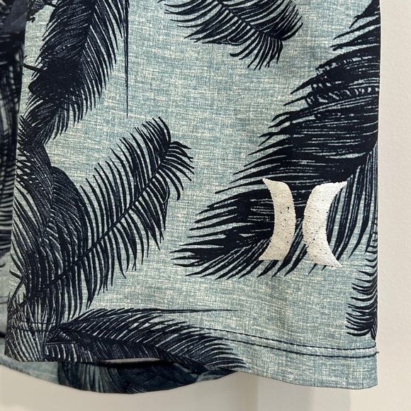 Hurley Phantom boardshorts in a palm print |Size 34 - Picture 2 of 9